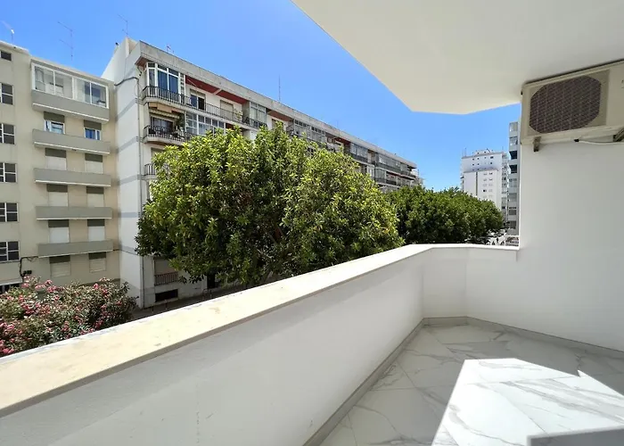 Aman - Near The By Hd Apartament *